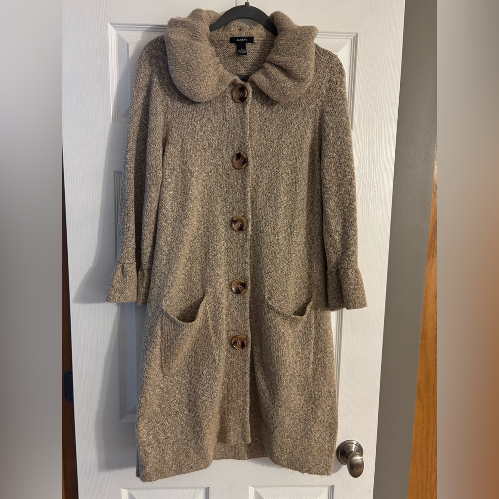 Women’s Alfani long kit tan/creme cardigan sweater. Size large